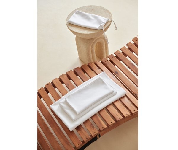 Quick-drying beach towel